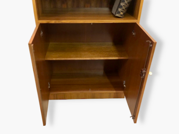 true Vintage Nussbaum Highboard, Standregal, Bücherregal, Nussbaum, hellbraun, Maserung, verschließbar, Einlegeböden, Design, Klassiker, Mid Century, Modern, Schrank