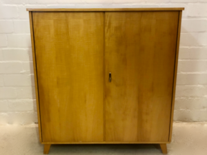 Mid Century Highboard, 1960's, Vintage, Kommode, Anrichte, Wäschkommode, Herrenkommode, helles Holz, Ulme, Rüster, Schelllack, glänzend, schlicht, zeitlos, Klassiker, Schlafzimmerkommode