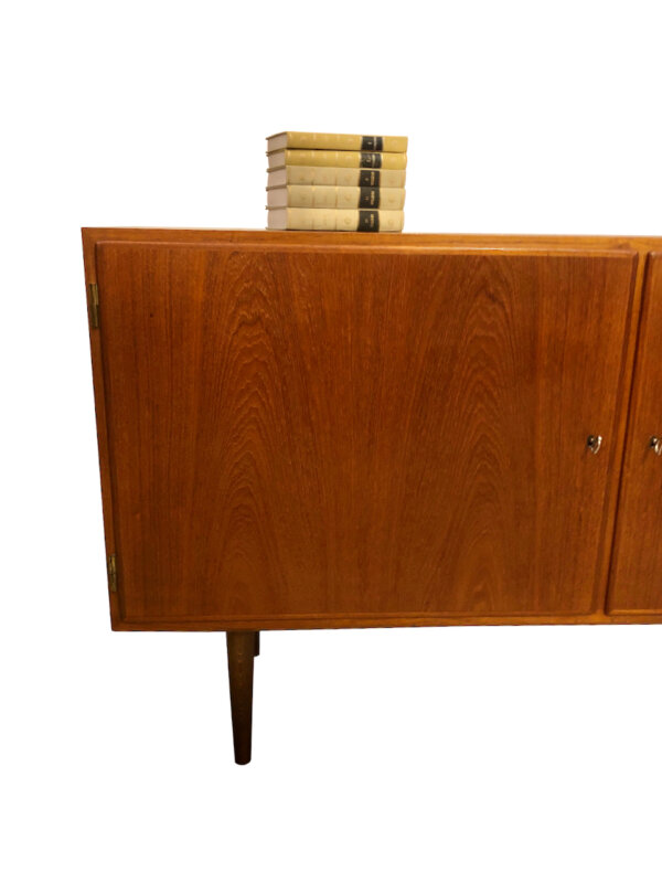 Mid Century Teak Sideboard, Hundevad 1960's, Vintage, Danish Design, Made in Denmark, Designklassiker, Kommode, Anrichte, Credenzia, Schubladen, Auszüge, konische Beine, verschließbar, schlicht, zeitlos, modern