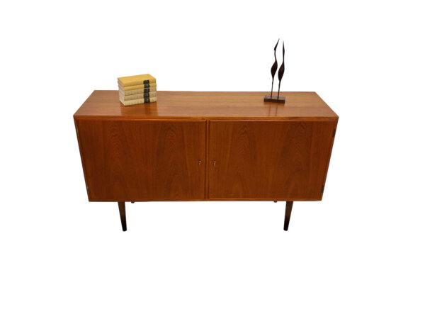 Mid Century Teak Sideboard, Hundevad 1960's, Vintage, Danish Design, Made in Denmark, Designklassiker, Kommode, Anrichte, Credenzia, Schubladen, Auszüge, konische Beine, verschließbar, schlicht, zeitlos, modern