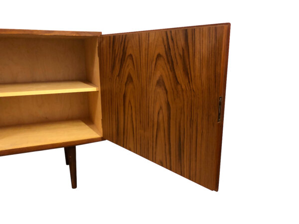 Mid Century Teak Sideboard, Hundevad 1960's, Vintage, Danish Design, Made in Denmark, Designklassiker, Kommode, Anrichte, Credenzia, Schubladen, Auszüge, konische Beine, verschließbar, schlicht, zeitlos, modern