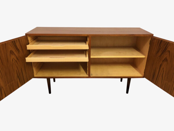 Mid Century Teak Sideboard, Hundevad 1960's, Vintage, Danish Design, Made in Denmark, Designklassiker, Kommode, Anrichte, Credenzia, Schubladen, Auszüge, konische Beine, verschließbar, schlicht, zeitlos, modern