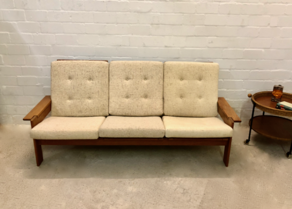 Vintage Teakholz Sofa, 3-Sitzer, Daybed, Wollbezüge, hell, weiß, Teakholz, Danish Design, Made in Denmark, Mid Century, 1970's, 1970er, Hochlehner, Komfort, Couch, Designklassiker, Interieur