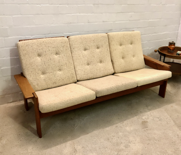Vintage Teakholz Sofa, 3-Sitzer, Daybed, Wollbezüge, hell, weiß, Teakholz, Danish Design, Made in Denmark, Mid Century, 1970's, 1970er, Hochlehner, Komfort, Couch, Designklassiker, Interieur