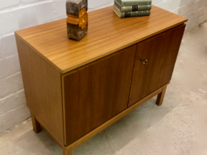 Teakholz Kommode, Vintage 1970's, dunkel, hell, verschließbar, Sideboard, Danish Design, Mid Century, Barschrank, schlicht, eckig, Designklassiker, Maserung, 1960