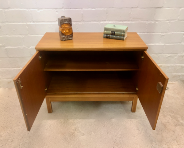 Teakholz Kommode, Vintage 1970's, dunkel, hell, verschließbar, Sideboard, Danish Design, Mid Century, Barschrank, schlicht, eckig, Designklassiker, Maserung, 1960