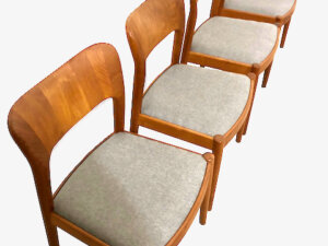 Nils Kofoeds Teakholz Dining Chairs, 4er Set, Mid Century, 1960's, Teak, Vollholz, grau, Danish Design, Made in Denmark, abgerundet, konische Beine, braun, hellbraun, retro