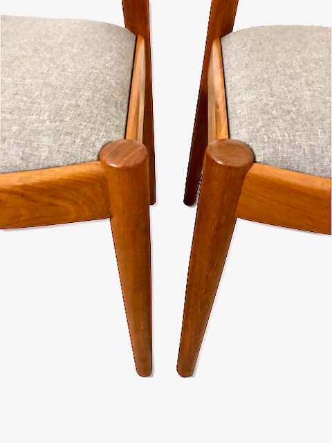 Nils Kofoeds Teakholz Dining Chairs, 4er Set, Mid Century, 1960's, Teak, Vollholz, grau, Danish Design, Made in Denmark, abgerundet, konische Beine, braun, hellbraun, retro