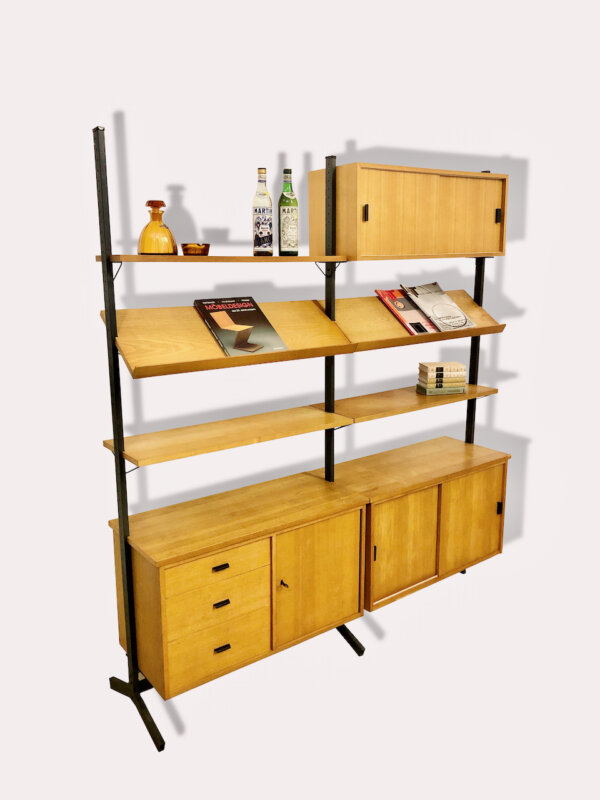 Olof Pira Regalsystem, Mid Century 1960's, helles Holz, Eiche Furnier, Schubladen, Schiebetüren, Zeitungsablage, Magazinablage, Bücherregal, Metall, Schwarz, Designklassiker, Vintage, 1970