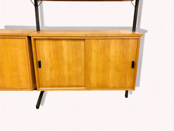 Olof Pira Regalsystem, Mid Century 1960's, helles Holz, Eiche Furnier, Schubladen, Schiebetüren, Zeitungsablage, Magazinablage, Bücherregal, Metall, Schwarz, Designklassiker, Vintage, 1970