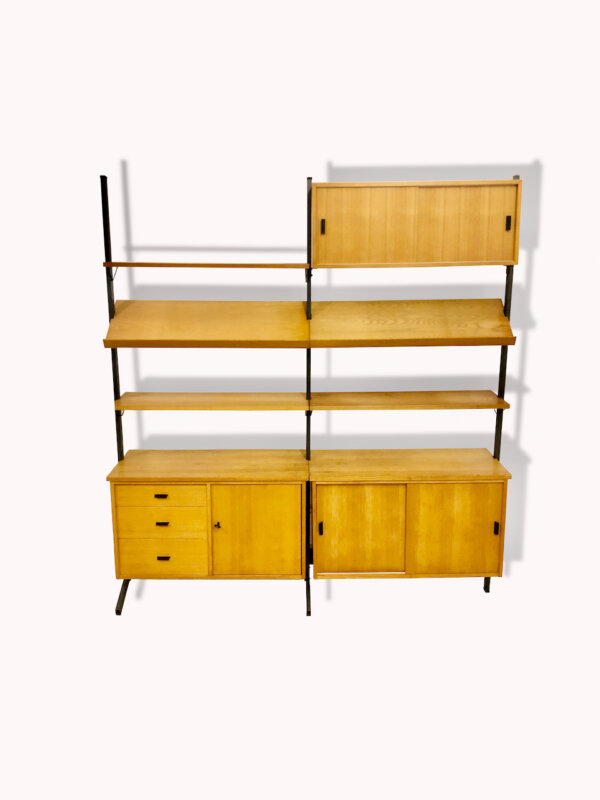 Olof Pira Regalsystem, Mid Century 1960's, helles Holz, Eiche Furnier, Schubladen, Schiebetüren, Zeitungsablage, Magazinablage, Bücherregal, Metall, Schwarz, Designklassiker, Vintage, 1970