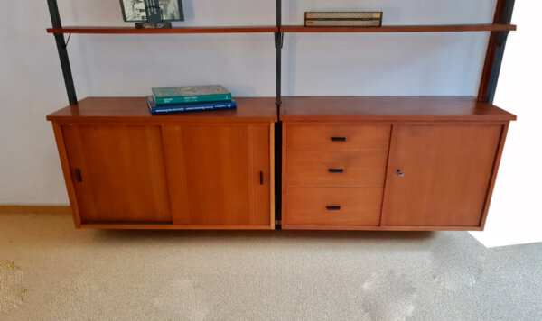 Teak Regalwand 1960's, Olof Pira, Bücherregal, Mid Century, Vintage, Danish Design, Teakholz, Teawood, Shelf, String, Metallständer, Anthrazit, Schubladen, verschließbar, Schiebetüren, Designklassiker, Bibliothek, Wandbefestigung, 1970, 70er