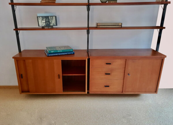 Teak Regalwand 1960's, Olof Pira, Bücherregal, Mid Century, Vintage, Danish Design, Teakholz, Teawood, Shelf, String, Metallständer, Anthrazit, Schubladen, verschließbar, Schiebetüren, Designklassiker, Bibliothek, Wandbefestigung, 1970, 70er
