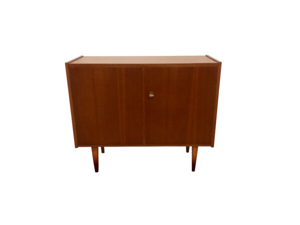 true Vintage Kommode, Nussbaum 1970's, Anrichte, braun, konische Beine, Klassiker, Design, schlicht, zeitlos, verschließbar, Messing, Flurkommode, Schuhschrank, 60er