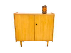 true Vintage Kommode, 1970's, helles Holz, Ulme/ Rüster, Anrichte, Sideboard, Mid Century, Schuhschrank, Klassiker, Design, verschließbar