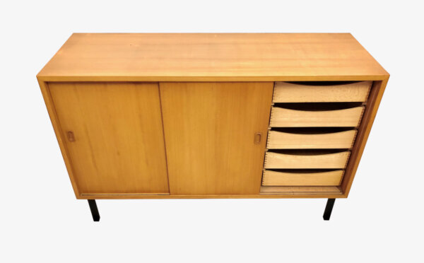 Helles Sideboard, Mid Century 1960's, Rüster/ Ulme, Vintage, 1970, 70er, Schiebetüren, Designklassiker, String, Nisse String, Nisse Strining, Metallfüße, Schubladen, Einlegeböden, Designklassiker, Kommode, Anrichte, TV Board