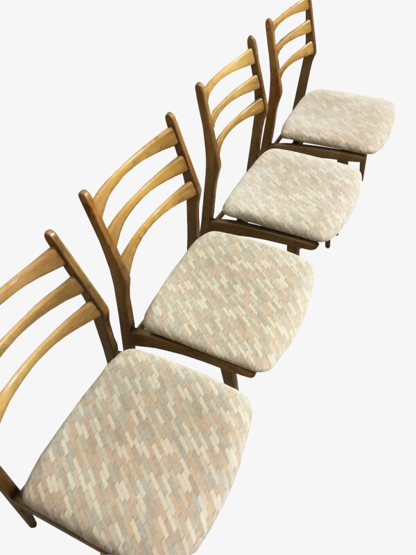 4er Set Vintage Sprossenstühle, 1970's, Mid Century, helles Nussbaumholz, Holzrahmen, helle Bezüge, Design, Dining Chairs, 60er, 70er