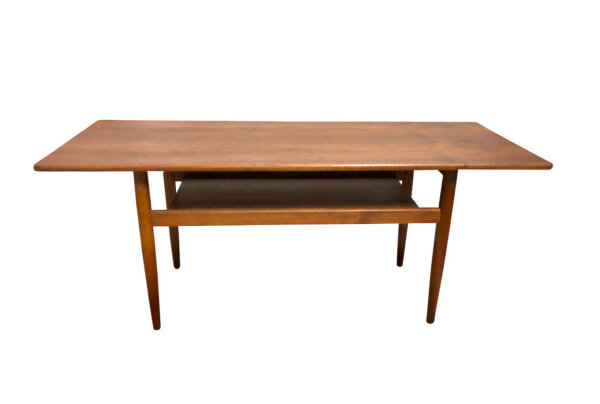 Teakholz Coffee Table, 1960's, Mid Century, Vintage, Danish Design, Designklassiker, Couchtisch, Magazinablage, Zeitschriftenablage, Zeitungsfach, schmal, klein, Surfboard, konisch, runde Beine, Maserung, dunkel