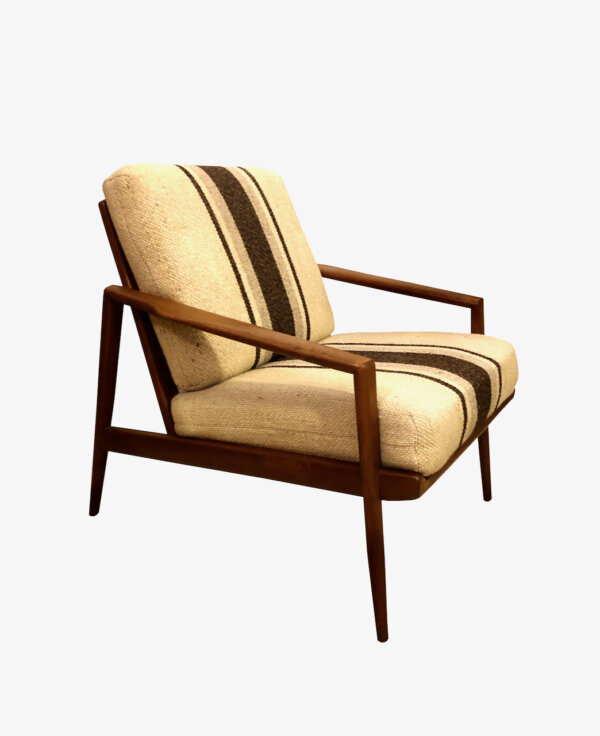 true Vintage Easychair, 1960's, Mid Century, Sessel, 60er, 70er, Lounge, heller Bezugsstoff, Relax, schwarz weiß, Holzarmlehnen, Teak, Nussbaumholz, Designklassiker, Danish Design