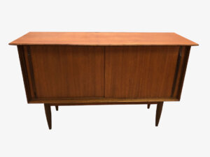 Mid Century Teak Sideboard, 1960's, true Vintage, Schiebetüren, Kommode, Anrichte, Danish Design, dunkles Teakholz, Designklassiker, konische Beine, Füße, Phonoschrank, Made in Denmark, 70er, 60er,