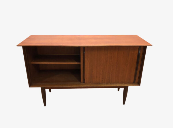 Mid Century Teak Sideboard, 1960's, true Vintage, Schiebetüren, Kommode, Anrichte, Danish Design, dunkles Teakholz, Designklassiker, konische Beine, Füße, Phonoschrank, Made in Denmark, 70er, 60er,