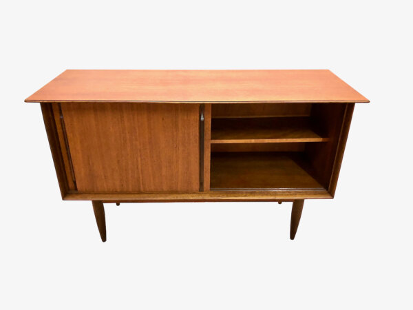 Mid Century Teak Sideboard, 1960's, true Vintage, Schiebetüren, Kommode, Anrichte, Danish Design, dunkles Teakholz, Designklassiker, konische Beine, Füße, Phonoschrank, Made in Denmark, 70er, 60er,