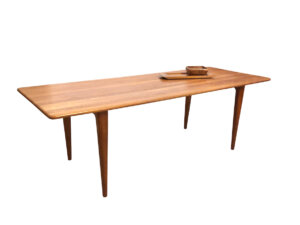 A.Mikael Laursen Coffee Table, 1960's, Couchtisch, Teakholz, Aarhus, langer Couchtisch, groß, helle Teakholz, Teak, Vintage, Mid Century, Danish Design, dünne Tischplatte, konische Beine, Designklassiker, Made in Denmark