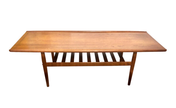 Coffee Table 1960's, Grete Jalk, Couchtisch, Teak, Danish Design, Mid Century, Vintage, Designklassiker, Zeitungsablage, Magazinablage, Surfboard, konische Beine, Made in Denmark, 1960, 1970