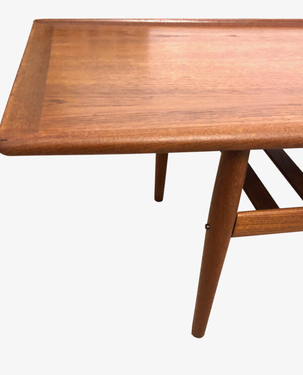 Coffee Table 1960's, Grete Jalk, Couchtisch, Teak, Danish Design, Mid Century, Vintage, Designklassiker, Zeitungsablage, Magazinablage, Surfboard, konische Beine, Made in Denmark, 1960, 1970