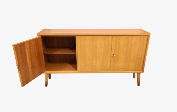 true Vintage WKS Sideboard, 1970's, Anrichte, Kommode, schmal, wenig Platz, verschließbar, schräge Beine, helles Holz, Nussbaum, Design, Klassiker, TV Board, Hifi, Phono, verschließbar, lang, Fernsehunterschrank