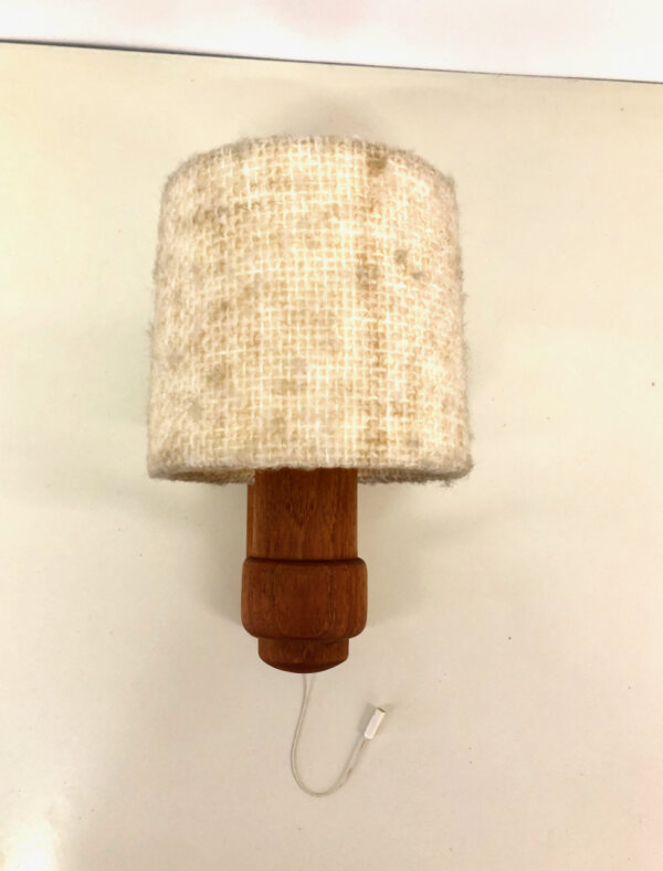 Teakholz Wandleuchte Domus 1970, Danish Design, Vintage, Wandlampe, Teak, Designklassiker, 1960, Lampenschirm, weiß, hell, Wolle, gewebt