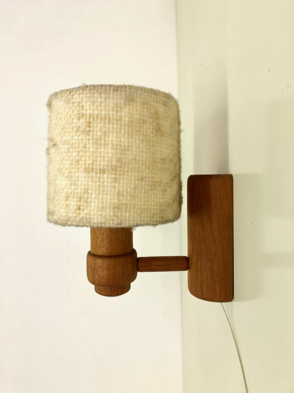 Teakholz Wandleuchte Domus 1970, Danish Design, Vintage, Wandlampe, Teak, Designklassiker, 1960, Lampenschirm, weiß, hell, Wolle, gewebt