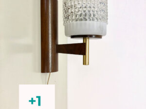 1/4 Mid Century Wandleuchten, Kristallglas, Reliefglas, Holz, Messing, weiß, schwarz, rund, Wandanschluss, Vintage, 1960, 1970, Designklassiker