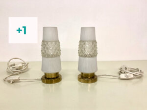 Mid Century Nachttischlampen, 1960's, 2er Set, Reliefglas, weiß, Messingfüße, Tischlampe, 1950, Rockabilly, Design