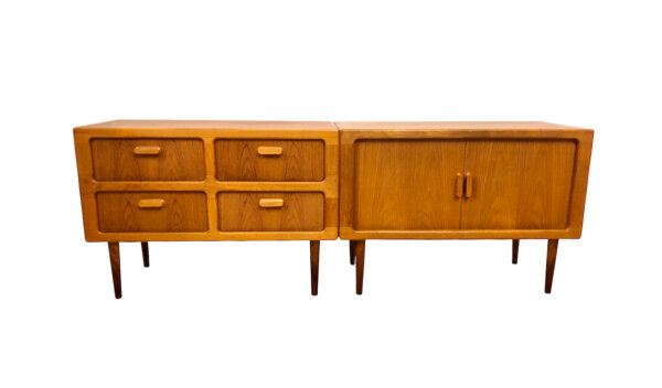 Danish Hifi-Board Rolltür, 1970's, Vintage, Mid Century, Teakholz, hell, Fächer, Schiebetüren, Rolltüren, Kassettentüren, Design, konische Beine, Maserung, Phonoschrank, Kommode, Sideboard, Anrichte, Designklassiker, Barschrank