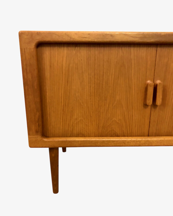 Danish Hifi-Board Rolltür, 1970's, Vintage, Mid Century, Teakholz, hell, Fächer, Schiebetüren, Rolltüren, Kassettentüren, Design, konische Beine, Maserung, Phonoschrank, Kommode, Sideboard, Anrichte, Designklassiker, Barschrank