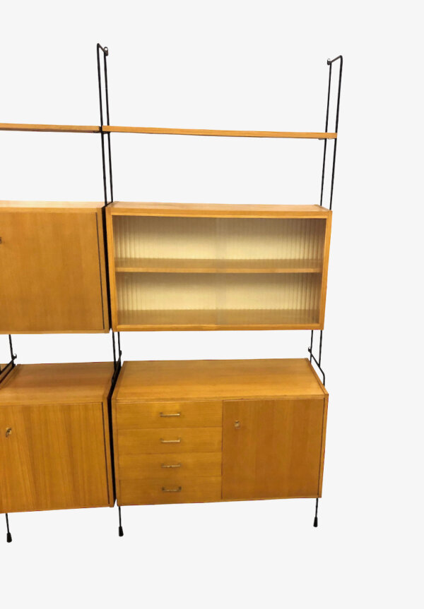 1970, Barschrank, beleuchtet, Bücherregal, Designklassiker, Eiche, helles Holz, Leiterregal, Mid Century, Orig. Omnia Regalsystem 1960's, Rüster, Schiebetüren, Schrankwand, Schubladen, schwarzes Metall, Stahlrohr, Standregal, String, Ulme, verschließbar, vintage