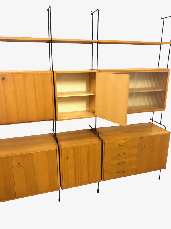 1970, Barschrank, beleuchtet, Bücherregal, Designklassiker, Eiche, helles Holz, Leiterregal, Mid Century, Orig. Omnia Regalsystem 1960's, Rüster, Schiebetüren, Schrankwand, Schubladen, schwarzes Metall, Stahlrohr, Standregal, String, Ulme, verschließbar, vintage