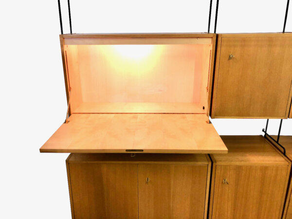 1970, Barschrank, beleuchtet, Bücherregal, Designklassiker, Eiche, helles Holz, Leiterregal, Mid Century, Orig. Omnia Regalsystem 1960's, Rüster, Schiebetüren, Schrankwand, Schubladen, schwarzes Metall, Stahlrohr, Standregal, String, Ulme, verschließbar, vintage