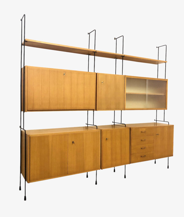 1970, Barschrank, beleuchtet, Bücherregal, Designklassiker, Eiche, helles Holz, Leiterregal, Mid Century, Orig. Omnia Regalsystem 1960's, Rüster, Schiebetüren, Schrankwand, Schubladen, schwarzes Metall, Stahlrohr, Standregal, String, Ulme, verschließbar, vintage