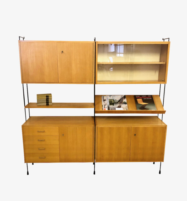 Orig. Omnia Regalsystem 1960's, helles Holz, Eiche, Vitrinenschrank, Vitrine, Glastüren, Magazinablage, Zeitungsablage, Schubladen, verschließbar, Mid Century, Vintage, Standregal, Bücherregal, Schrankwand, Schiebetüren, Leiterregal, String, schwarzes Metall, Stahlrohr, Designklassiker, 1970, Rüster, Ulme