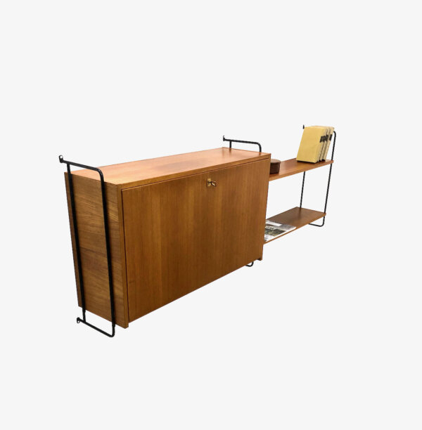 Teakholz Wandsekretär m. Regal Omnia, Hilker, Teak, Regalsystem, Mid Century, Vintage, 1960's, beleuchtet, Schrank, Schreibtisch, hell, schwarzes Metall, Leiterregal, String, Designklassiker, aufklappbar, verschließbar, Safe, homeoffice