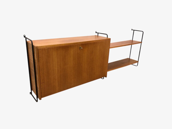 Teakholz Wandsekretär m. Regal Omnia, Hilker, Teak, Regalsystem, Mid Century, Vintage, 1960's, beleuchtet, Schrank, Schreibtisch, hell, schwarzes Metall, Leiterregal, String, Designklassiker, aufklappbar, verschließbar, Safe, homeoffice